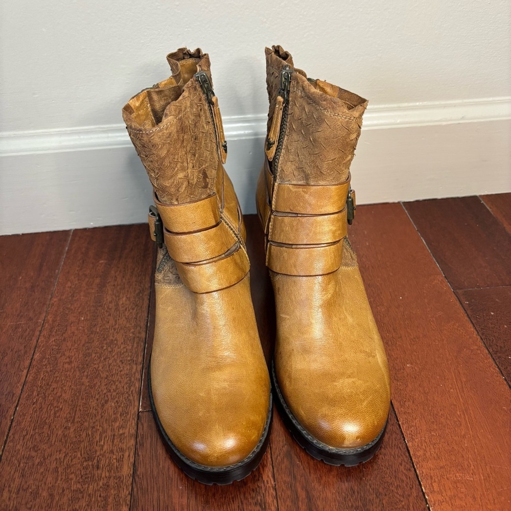 H.S. Trask 7M Leather Mallory Boot Block Heel Ankle Booties Brown - Picture 2 of 10
